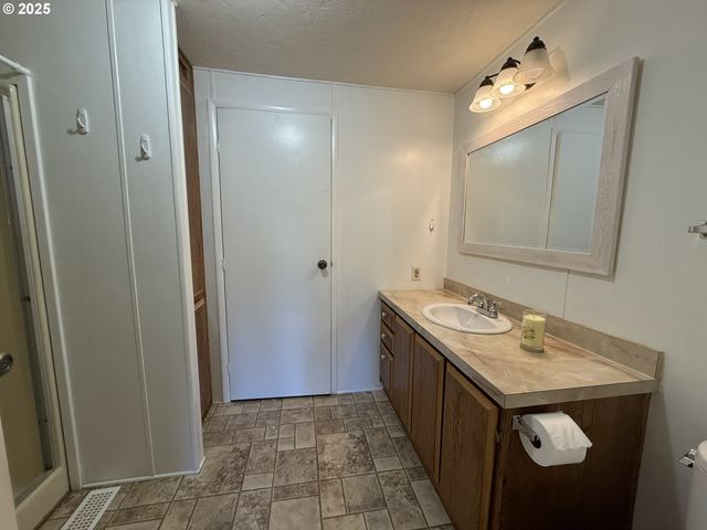 100 RIVER BEND Rd 25, Reedsport, OR 97467