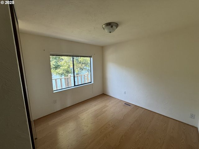 100 RIVER BEND Rd 25, Reedsport, OR 97467