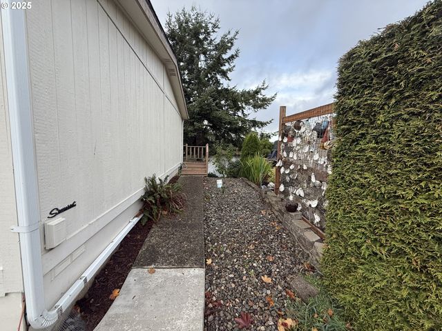 100 RIVER BEND Rd 25, Reedsport, OR 97467