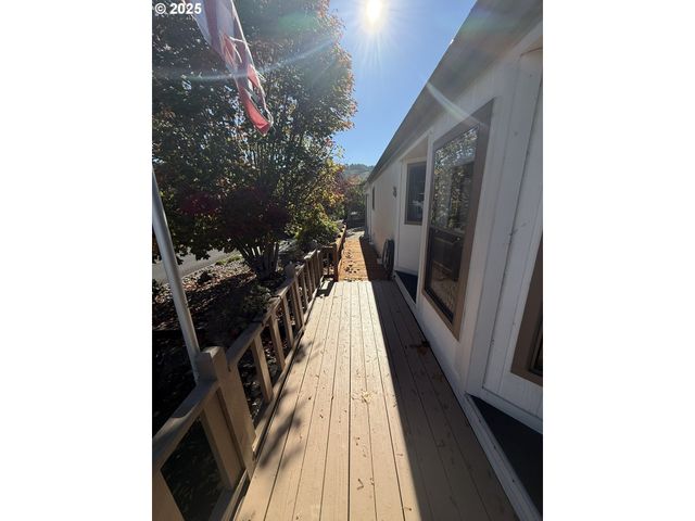 100 RIVER BEND Rd 25, Reedsport, OR 97467