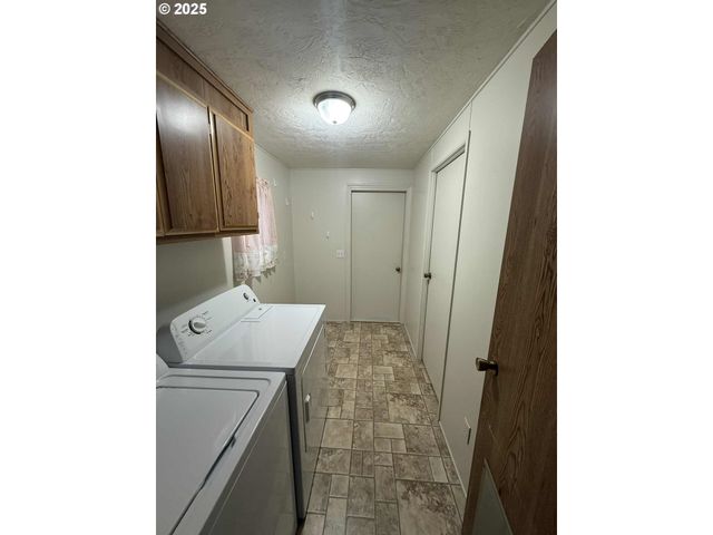 100 RIVER BEND Rd 25, Reedsport, OR 97467