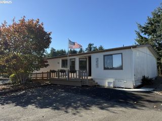 100 RIVER BEND Rd 25, Reedsport, OR 97467
