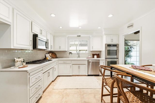 2725 Morley Way, Sacramento, CA 95864