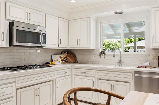 2725 Morley Way, Sacramento, CA 95864