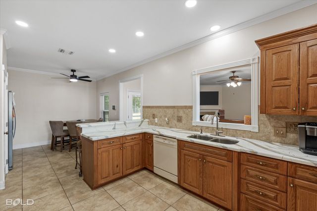 5882 Sunset Trace Drive, Keithville, LA 71047