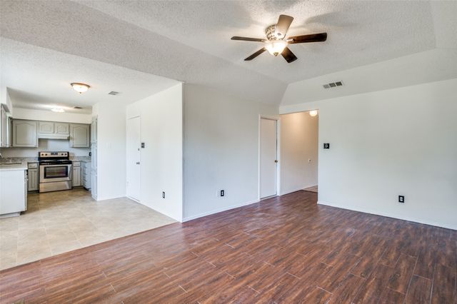 6504 Kary Lynn Drive N, Watauga, TX 76148