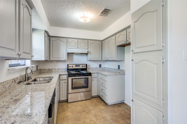6504 Kary Lynn Drive N, Watauga, TX 76148