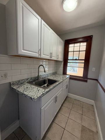 30 York Street 2, Waterbury, CT 06704