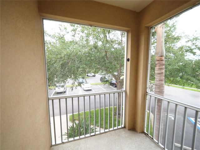 3617 PARKRIDGE CIRCLE 11-202, Sarasota, FL 34243