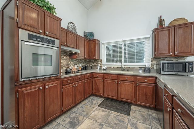 5941 Stow Road, Hudson, OH 44236