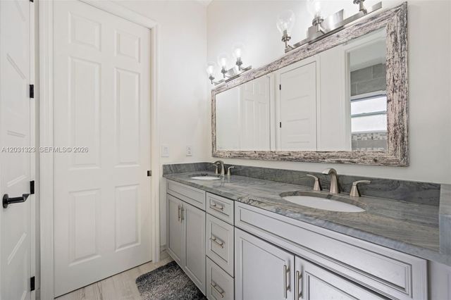 10961 SW 31st Street, Davie, FL 33328