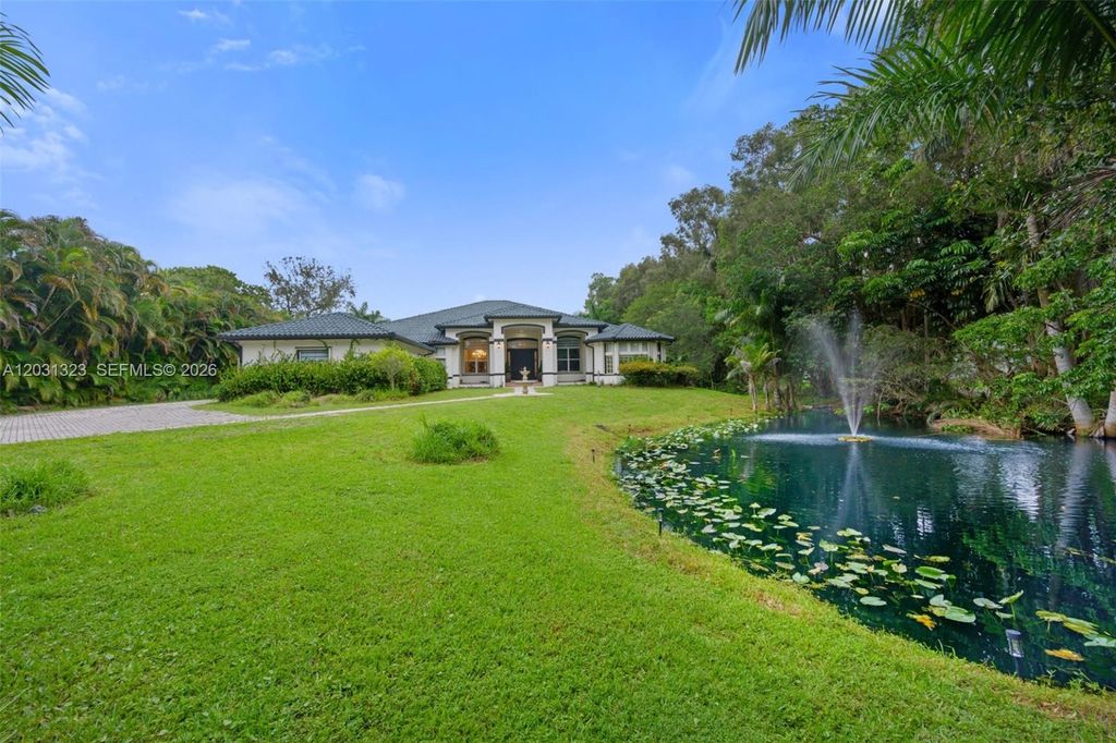 10961 SW 31st Street, Davie, FL 33328