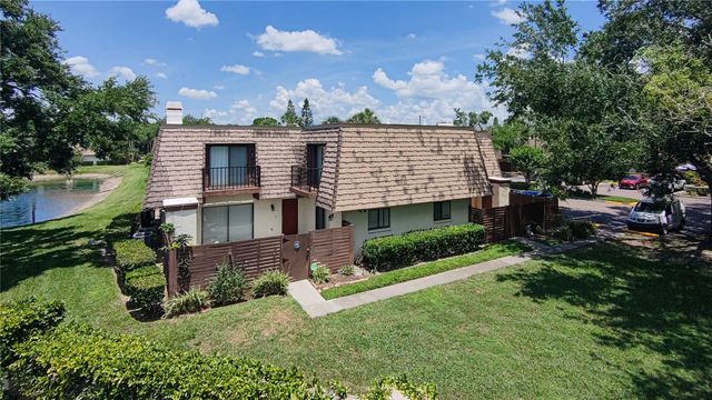 15206 W POND WOODS DRIVE, Tampa, FL 33618