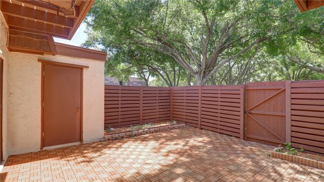 15206 W POND WOODS DRIVE, Tampa, FL 33618