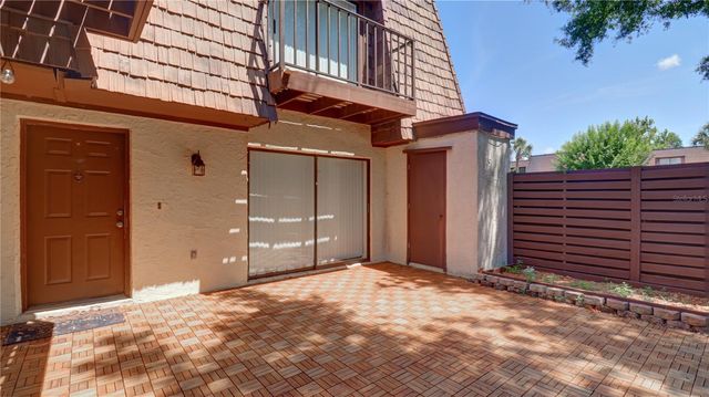 15206 W POND WOODS DRIVE, Tampa, FL 33618