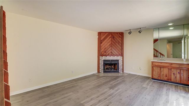 15206 W POND WOODS DRIVE, Tampa, FL 33618