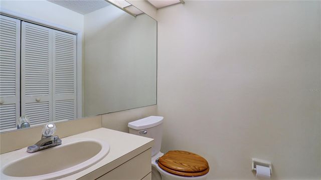 15206 W POND WOODS DRIVE, Tampa, FL 33618