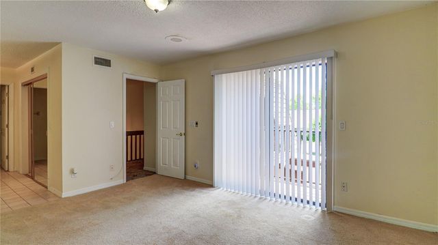 15206 W POND WOODS DRIVE, Tampa, FL 33618