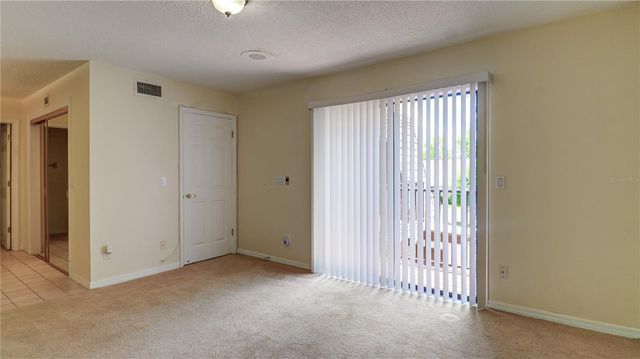 15206 W POND WOODS DRIVE, Tampa, FL 33618