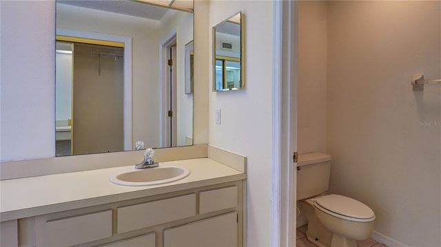 15206 W POND WOODS DRIVE, Tampa, FL 33618
