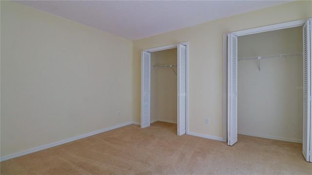 15206 W POND WOODS DRIVE, Tampa, FL 33618