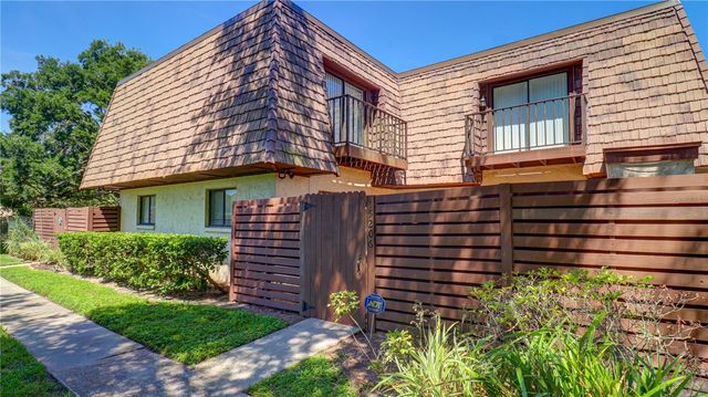 15206 W POND WOODS DRIVE, Tampa, FL 33618