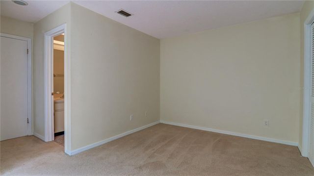 15206 W POND WOODS DRIVE, Tampa, FL 33618