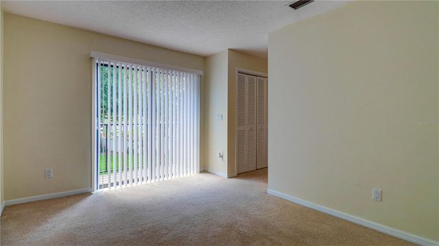 15206 W POND WOODS DRIVE, Tampa, FL 33618