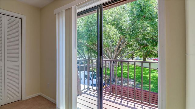 15206 W POND WOODS DRIVE, Tampa, FL 33618