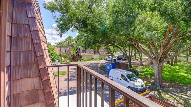 15206 W POND WOODS DRIVE, Tampa, FL 33618