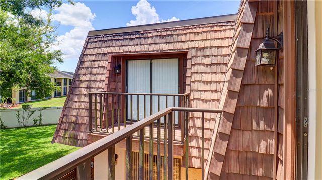 15206 W POND WOODS DRIVE, Tampa, FL 33618
