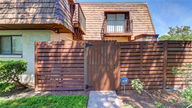 15206 W POND WOODS DRIVE, Tampa, FL 33618
