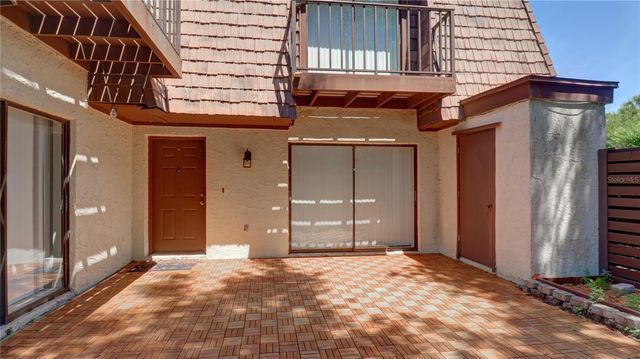 15206 W POND WOODS DRIVE, Tampa, FL 33618