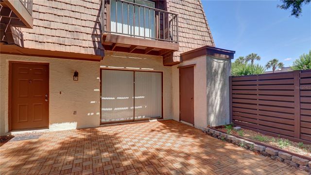 15206 W POND WOODS DRIVE, Tampa, FL 33618
