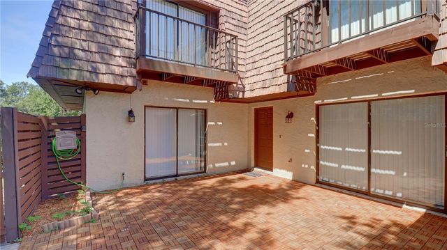 15206 W POND WOODS DRIVE, Tampa, FL 33618
