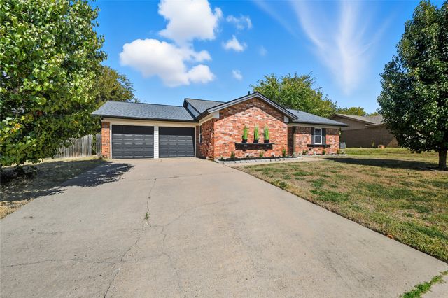 1013 Springdale Road, Bedford, TX 76021