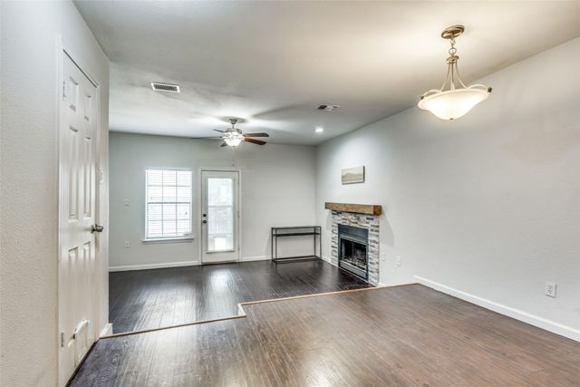 3635 Garden Brook Drive 17100, Farmers Branch, TX 75234