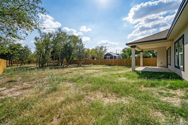 402 Oak Drive, Beeville, TX 78102