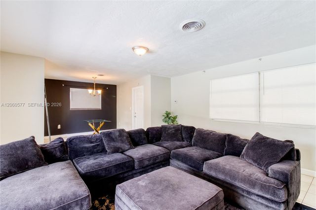 6620 NW 21st Ct, Sunrise, FL 33313