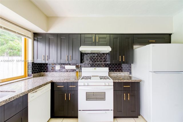 6620 NW 21st Ct, Sunrise, FL 33313