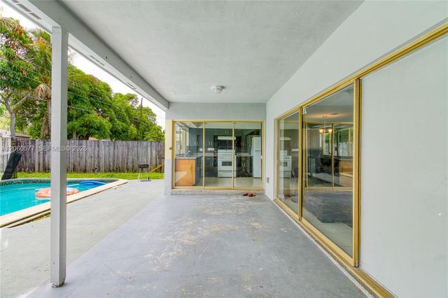 6620 NW 21st Ct, Sunrise, FL 33313