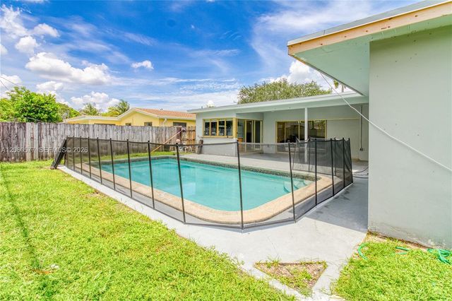 6620 NW 21st Ct, Sunrise, FL 33313