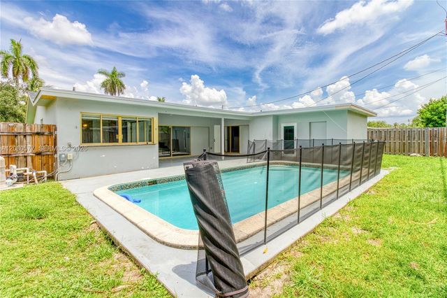 6620 NW 21st Ct, Sunrise, FL 33313