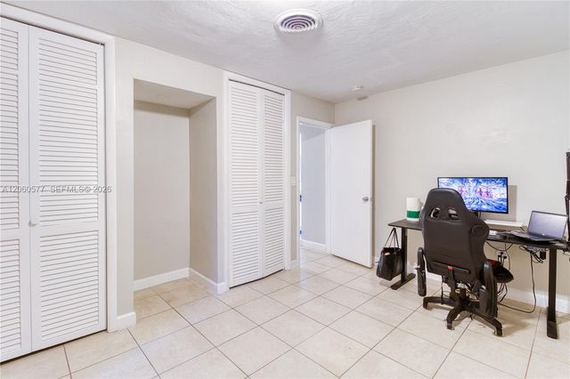 6620 NW 21st Ct, Sunrise, FL 33313