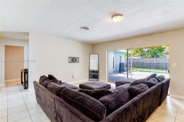 6620 NW 21st Ct, Sunrise, FL 33313