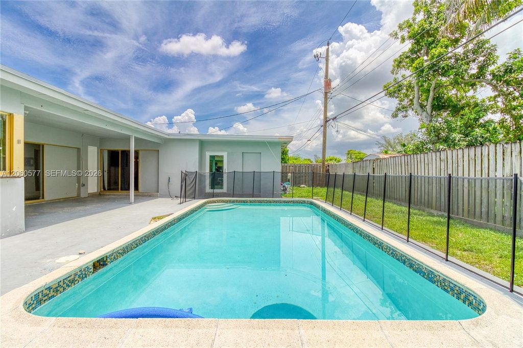 6620 NW 21st Ct, Sunrise, FL 33313