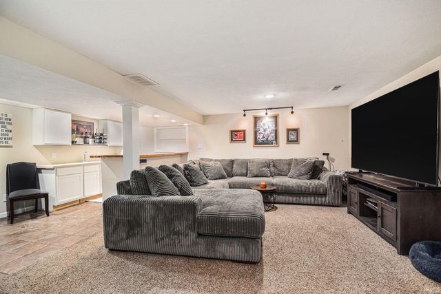 22945 Weymouth Lane, Elkhart, IN 46516