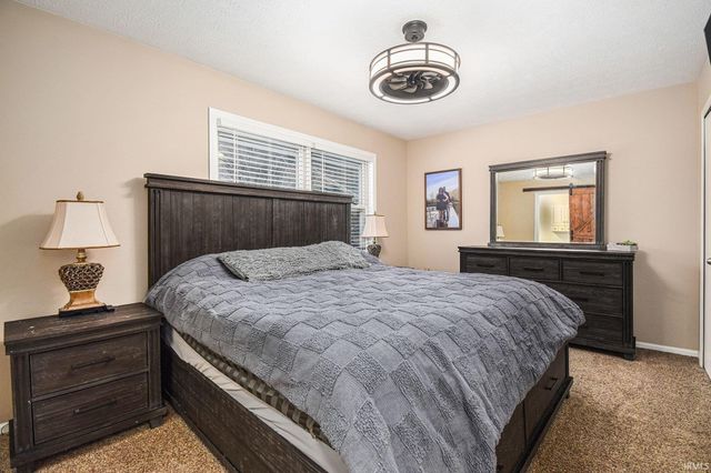 22945 Weymouth Lane, Elkhart, IN 46516