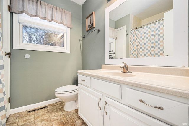 22945 Weymouth Lane, Elkhart, IN 46516