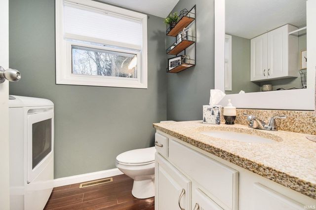 22945 Weymouth Lane, Elkhart, IN 46516